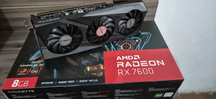 AMD RX7600 3X GIGABYTE EAGLE