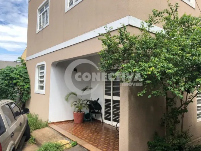 Casa Comercial com 3 Salas e Sobrado à Venda na Avenida Bernardo Sayão 449,36m²