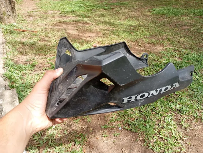 Carenagem motor Twister 300