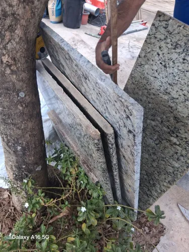 Cuba com as pedras de granito. Aceito propostas.