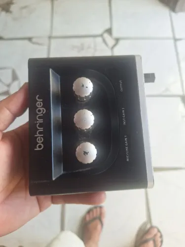 Placa U-phoria um2 pra vender rápido placa de áudio Berhing 2 canais 800 reais pra vender