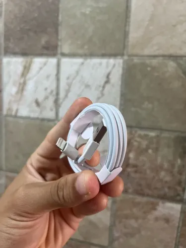 Carregador para iPhone com entrada USB