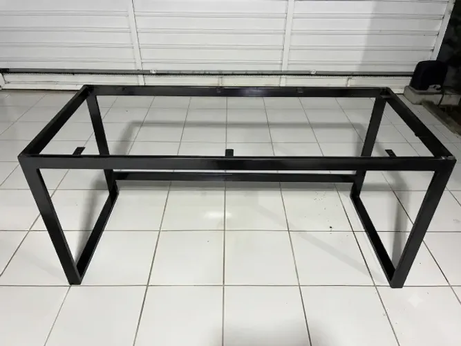 Base de mesa feita em Metalon