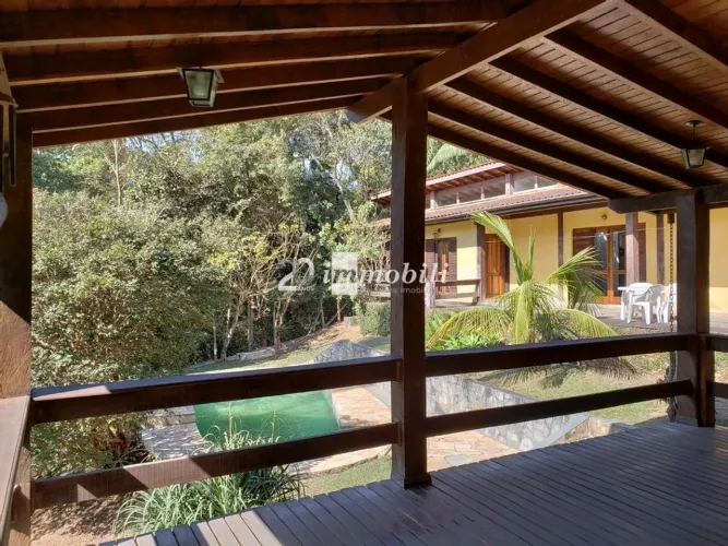 Casa à venda em Carapicuíba, Granja Viana, com 3 suítes, com 600 m², Fazendinha