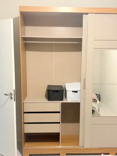 Guarda Roupas Usado