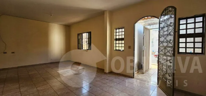 Casa para aluguel, 5 quartos, 1 suíte, 4 vagas, CUSTODIO PEREIRA - UBERLANDIA/MG