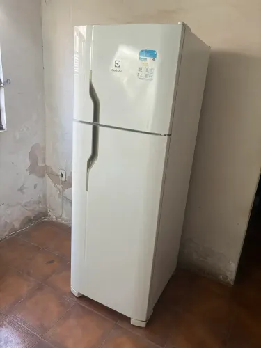 Geladeira Electrolux DC44 Cycle Defrost 260L