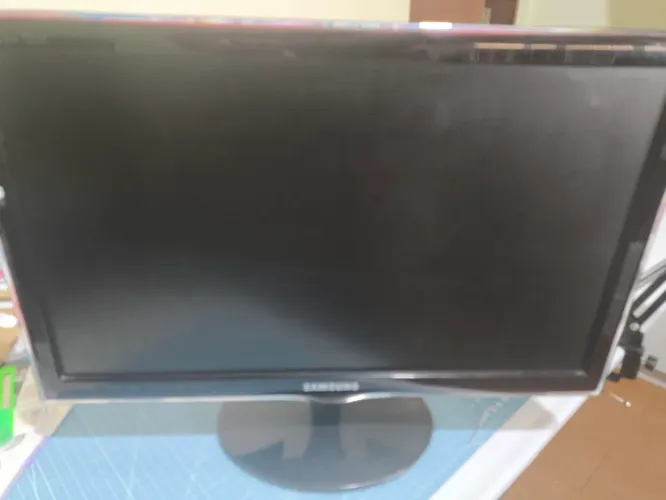 MONITOR TV SAMSUNG COM BASE EM BOM ESTADO