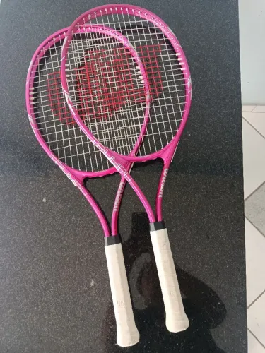 Raquete de tênis Wilson importada em excelente estado