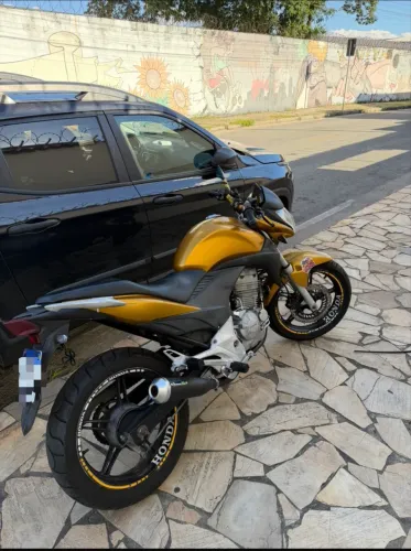 Vendo Honda CB 300 2010 - Só Pegar e Andar