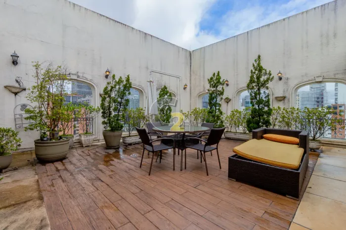 Cobertura à venda em Higienópolis 500 m², 4 quartos, sendo 2 suítes e 5 vagas de garagem.