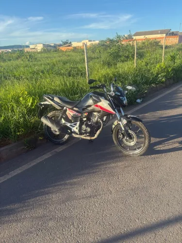 Vende - se Titan 160 2025