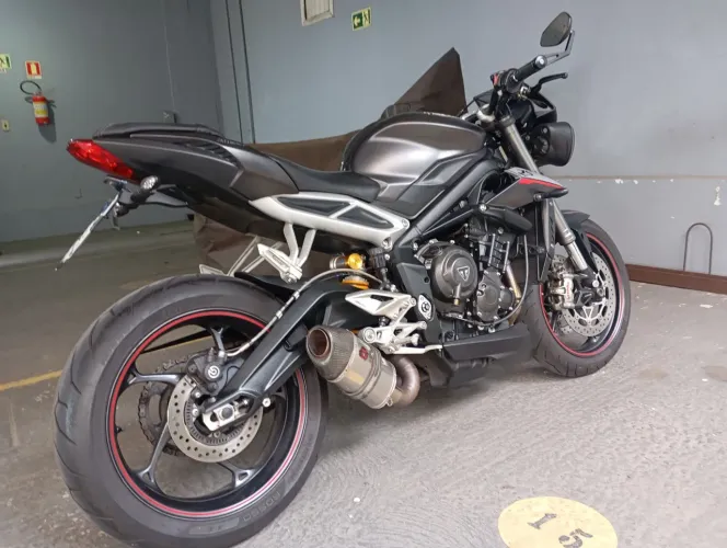 Triumph street triplo 765 RS