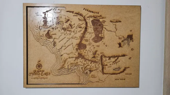 Quadro em alto-relevo da terra média 82x58,8 cm