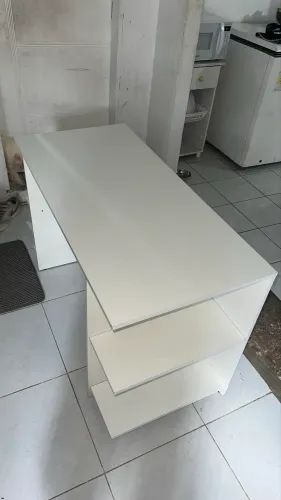 Vendo mesa branca grande em perfeito estado!