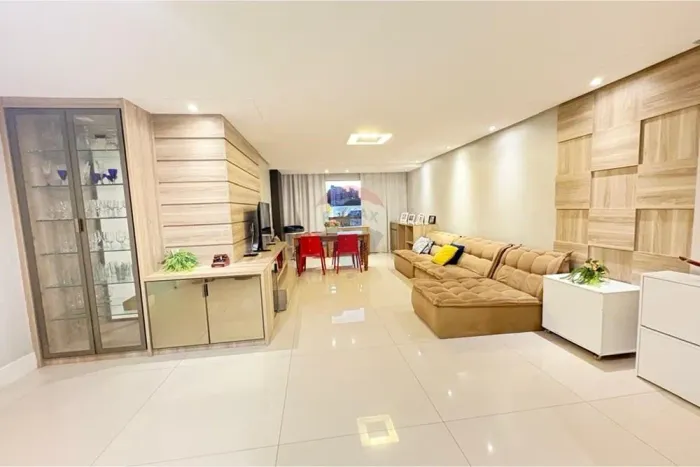 Espaçoso 4/4, 2 garagens para locação no Costa Azul.