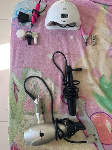Vende-se secador e chapinha e ganha-se um kit de fazer unha em gel