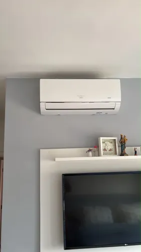 Split Midea/Carrier Ar + Puro Inverter 220v 9 Mil Btu's