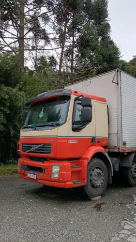 Volvo vm 260 8x2 Bi truck Baú 