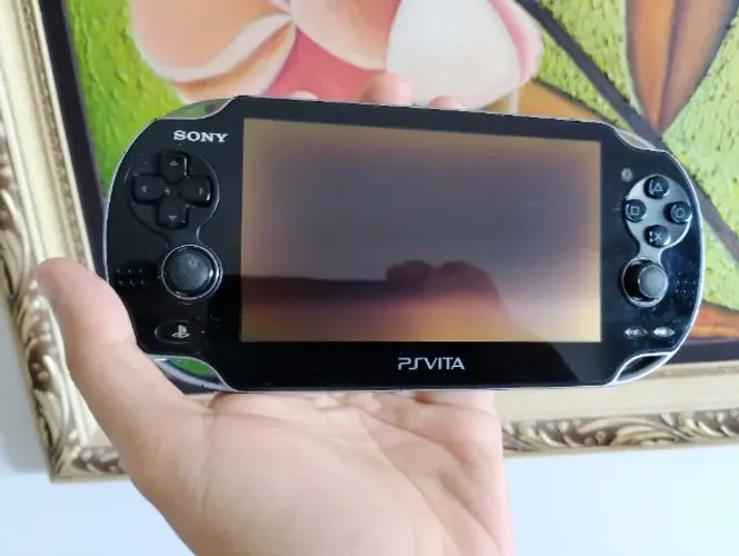 Ps Vita desbloqueado + seis jogos originais