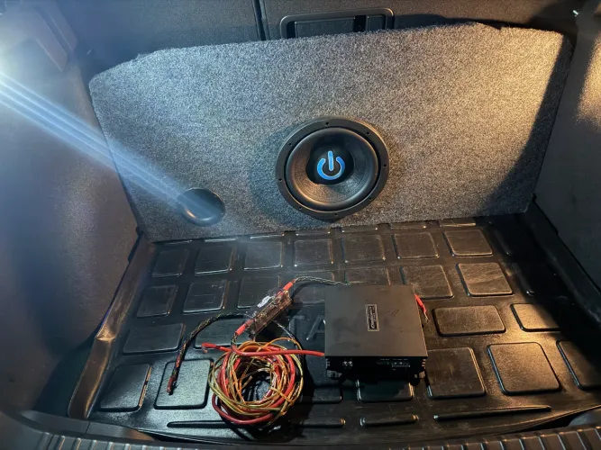 Caixa com subwoofer + módulo Falcon