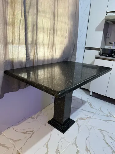 Mesa de Granito Preto - Excelente Estado