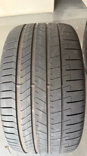 Vendo par de pneus Pirelli semi novo pouco dias de usado. Praticamente novo novo