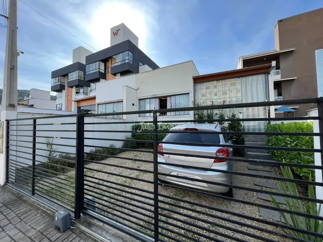 Casa alto padrão com 2 dormitório na Limeira