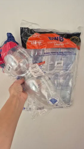 Forma ovo de Páscoa em fatias e blister