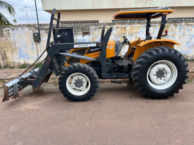 Trator Valtra A 750