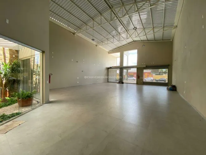 Comercial/Industrial para Aluguel em Uberaba - Frente | 625,48 m² (área interna) | 2 vagas