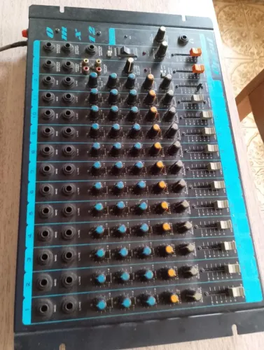 Mesa de Som 12 canais OMX12 Oneal 