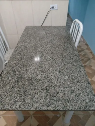 Mesa com cadeira 
