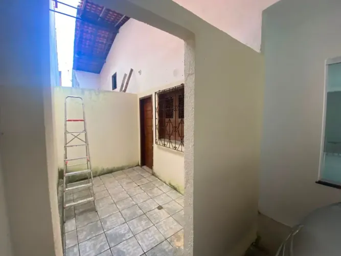 VENDE-SE Excelente Casa com 3 suítes e ponto comercial no Jardim das Margaridas.