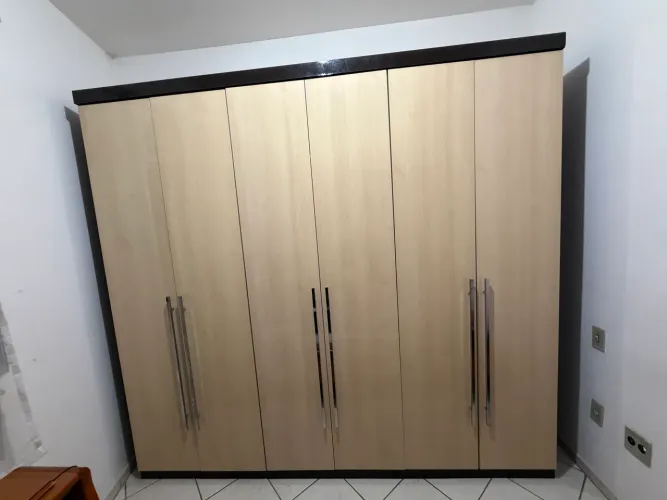 Guarda roupa 6 portas