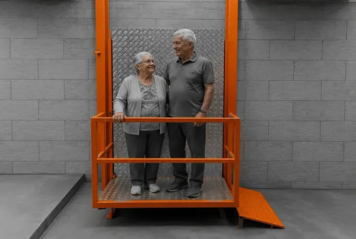 Elevador carga e pessoas