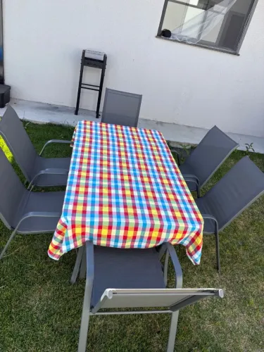 Conjunto mesa e cadeiras