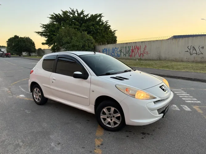 Peugeot 207 XR 1.4 Flex 8V 3P 2012