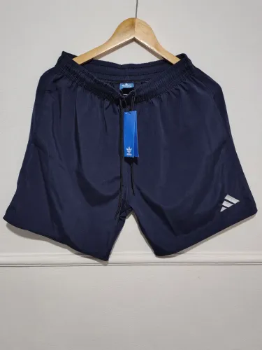 Short Adidas logo bordado Azul Marinho