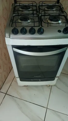 VENDO UM.FOGAO ELETROLUX USADO CONSERVADO