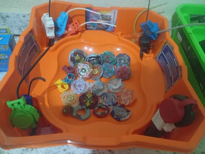 Lote de Beyblade variados