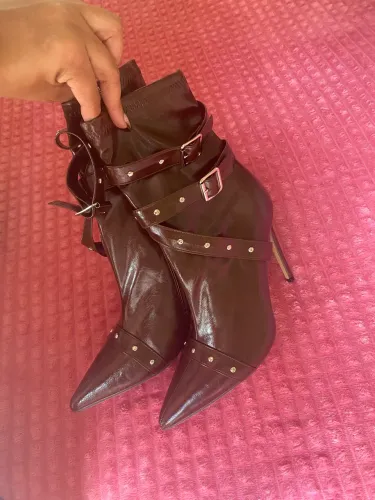 Bota nova usada apenas uma vez