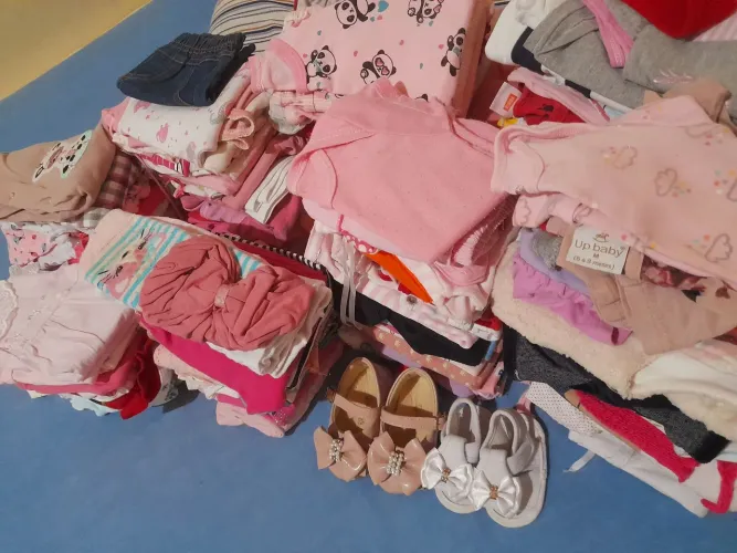 Roupas RN até 1 ano e meio de meninas, peças pouquíssimas usadas em bom estados para uso.