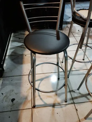 4 Banqueta Alta com encosto nova