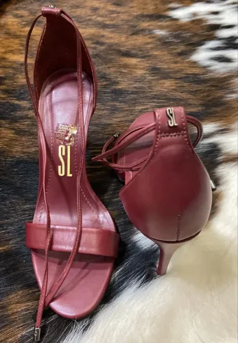 Sandália Clássica de Tiras marca Santa Lola