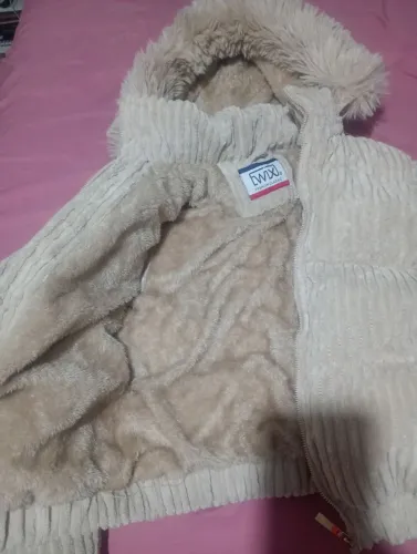 Vende se uma blusa de frio.