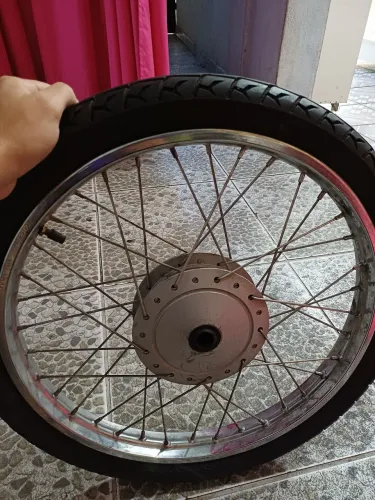Roda + pneu dianteira  para pop 100 e biz 