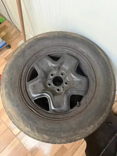 Jogo de rodas Fiat aro 15 com calotas originais
