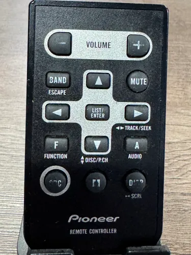 Controle original pioneer para som automotivo na oferta só 50,00