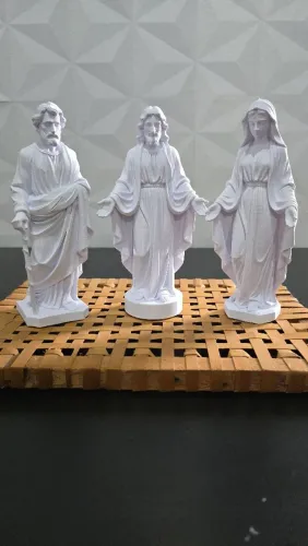 Imagens religiosas com Jesus Cristo, Virgem Maria e São José, com 18 cm de altura